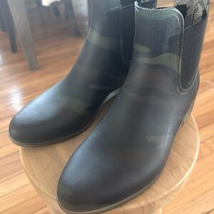J. Crew camo rubber boots!
